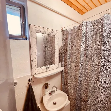 Latoria Vendeghaz Latorpusztan, A Buekk Sziveben Apartment